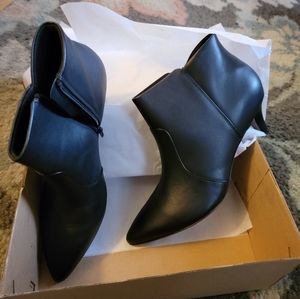 Womens Clark's kitten bootie black New in box size 11